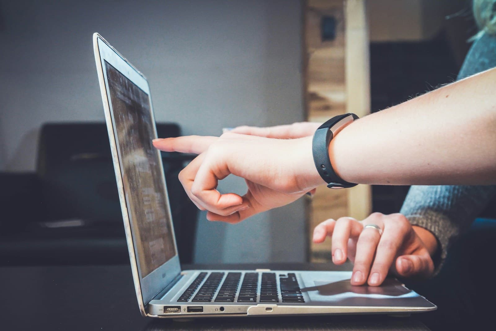 Knowledge work supported by a laptop