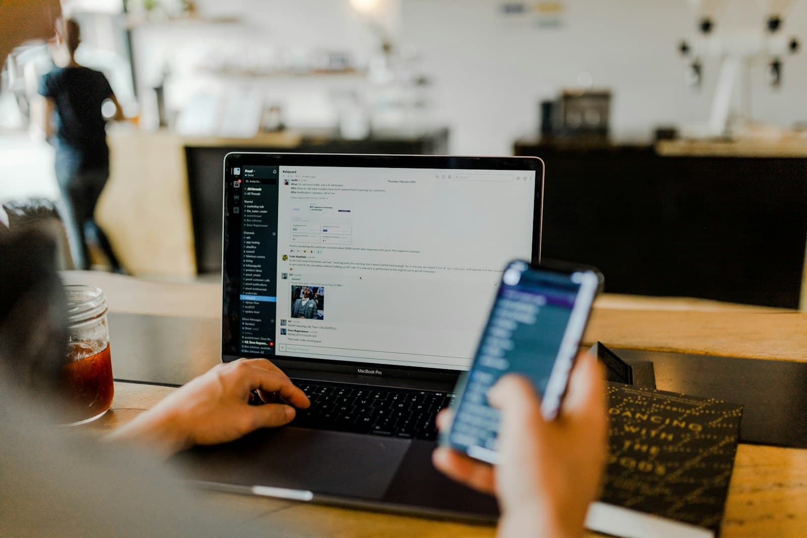 Digital media and customer attention on a mobile device